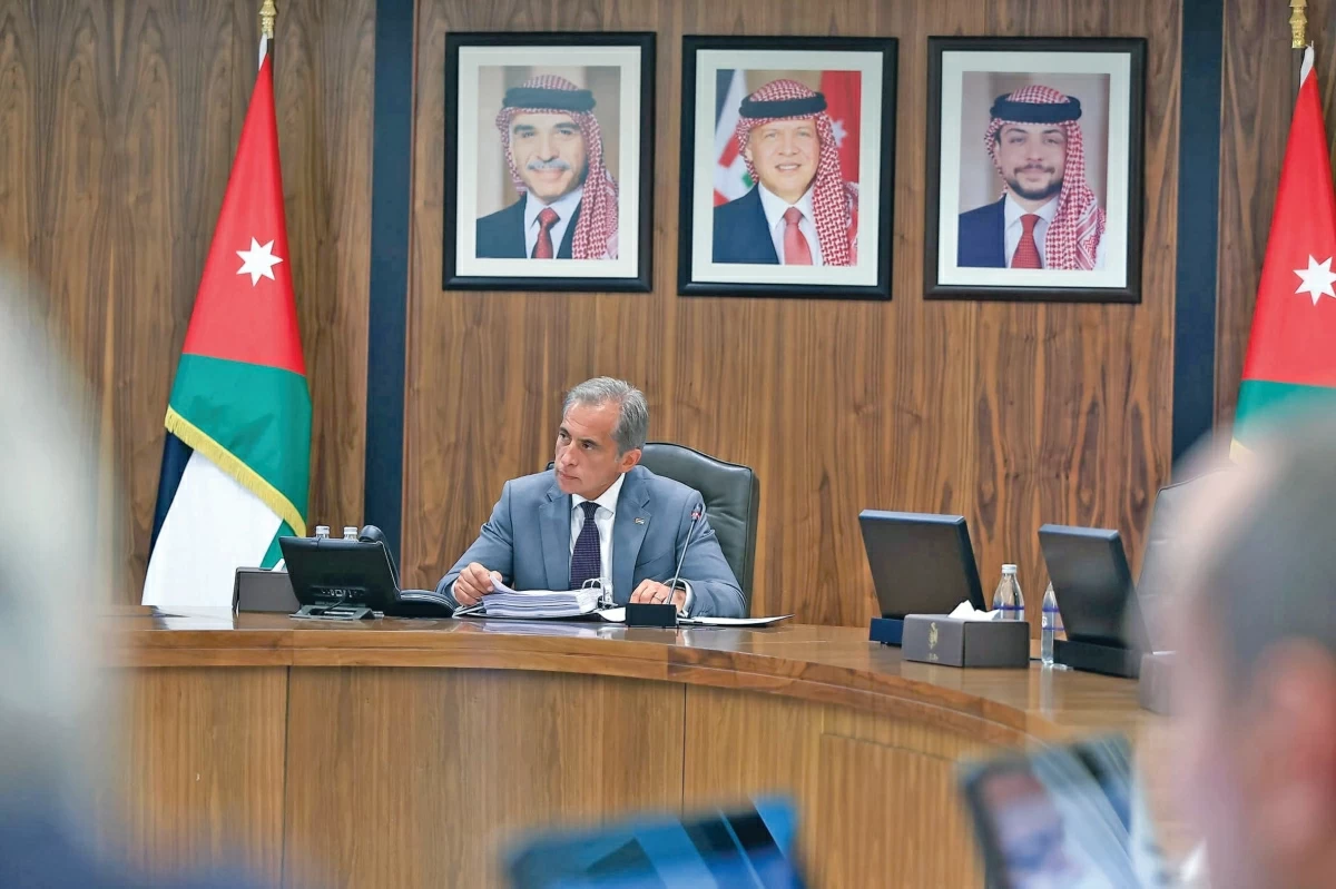 The Cabinet approves a land-use agreement with China’s United Energy Group (UEG) to complete feasibility studies for a green hydrogen production project in Jordan (Photo courtesy of Prime Ministry)