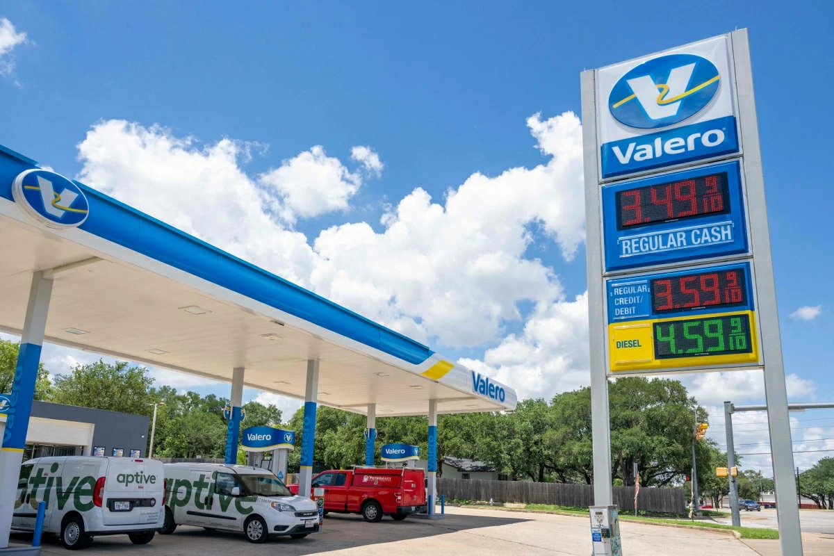 Valero gas prices are displayed on June 16, 2026 in Austin, Texas (AFP photo)