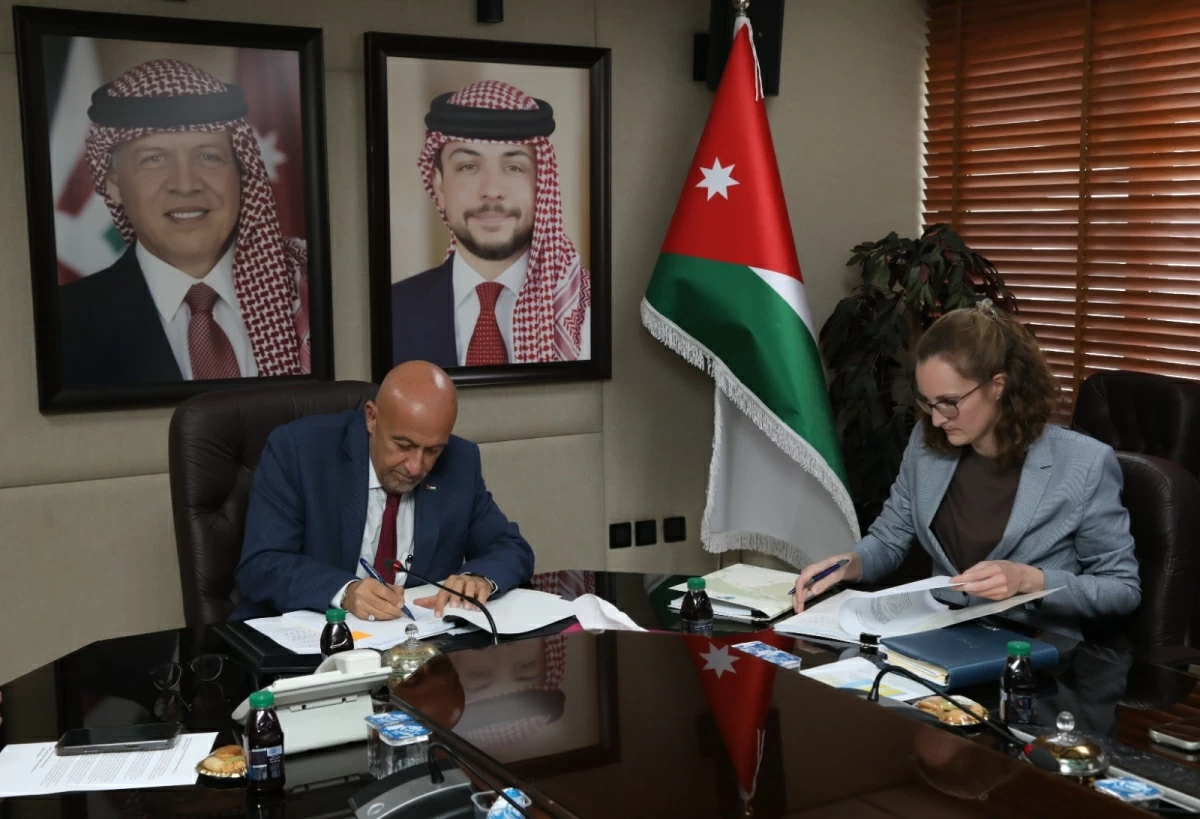 Water and Irrigation Minister Raed Abu Saud and KfW Development Bank Office Country Director Matthias Schmidt-Rosen on Thursday sign an agreement linked to previously approved grant and project agreements for the National Water Carrier Project (Water Ministry photo)