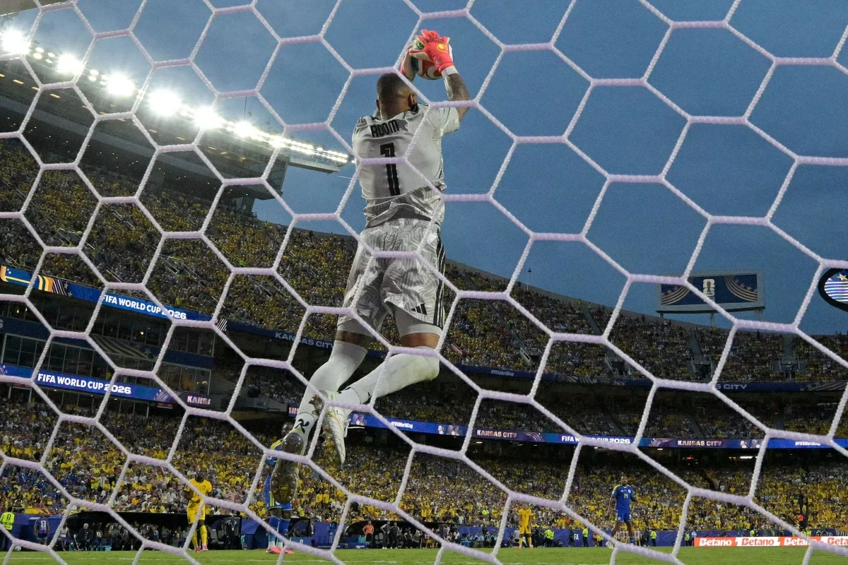 Curacao's goalkeeper #01 Eloy Room makes a save during the 2026 World Cup Group E football match between Ecuador and Curacao at the Kansas City Stadium in Kansas City on Sunday
(AFP photo)