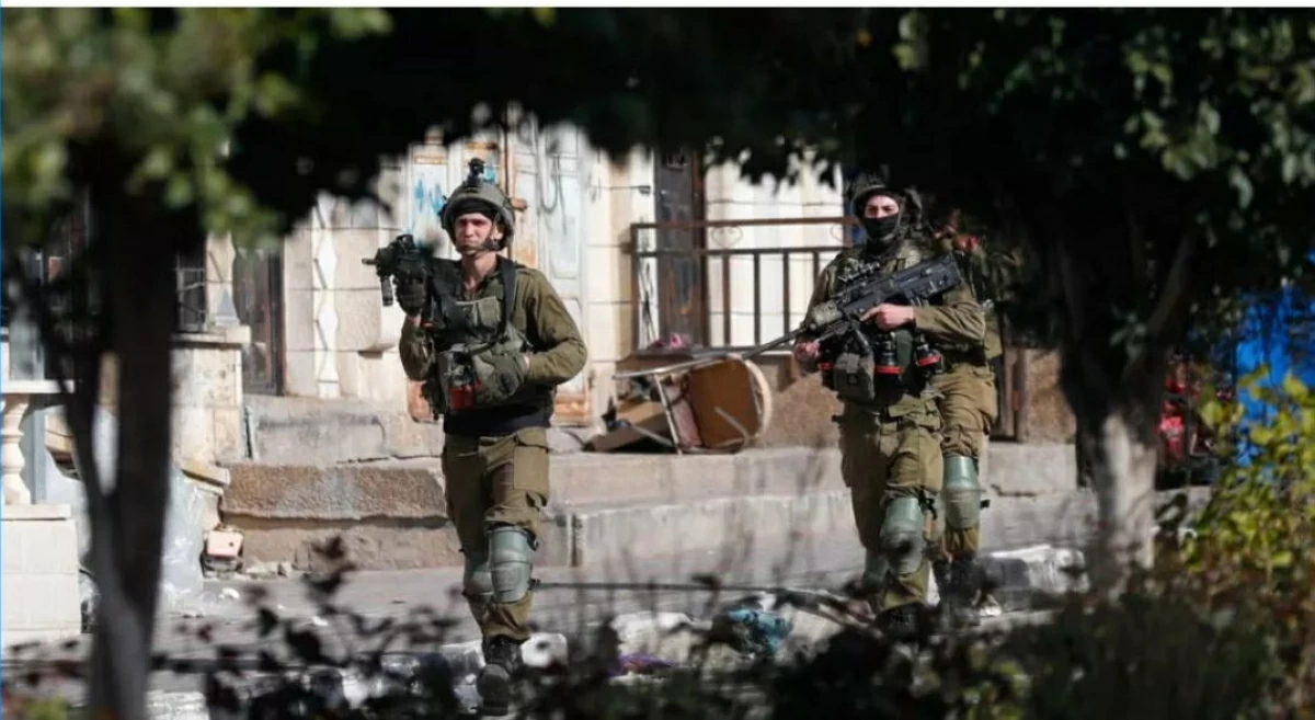 Israeli soldiers walk during a raid in Jenin in the Israeli-occupied West Bank March 30, 2022 (AFP photo)