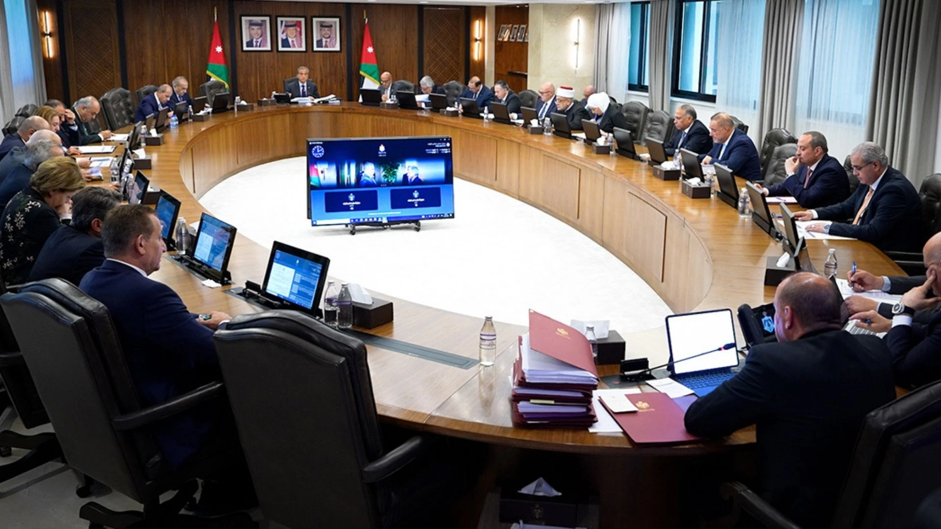 The Cabinet approves adding 30 buses to the operational support programme under the second phase of the inter-governorate public transport development project
(Photo courtesy of Prime Ministry)