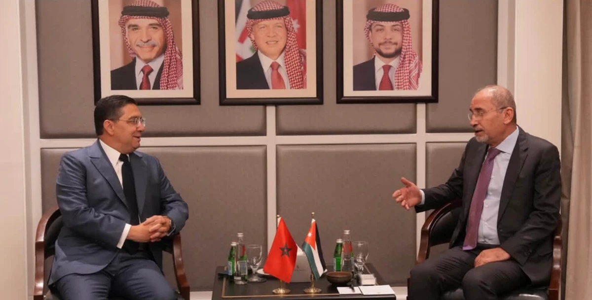 Foreign minister, Moroccan counterpart discuss cooperation, regional developments