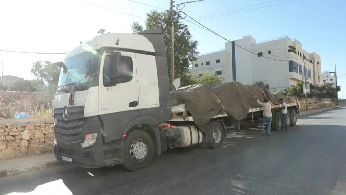 The Jordan Armed Forces-Arab Army (JAF) on Wednesday dispatches medical and logistical supplies to its surgical stations in the West Bank (JAF photo)