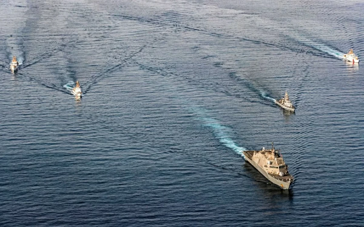 Kpler’s tracking platform showed 15 commodity vessels had crossed Hormuz by midday on Thursday (AFP photo)