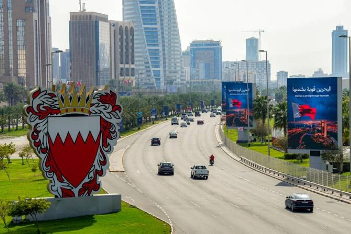 Vehicles move on a road in Bahrain capital, Manama, March 11, 2026 (AFP photo)