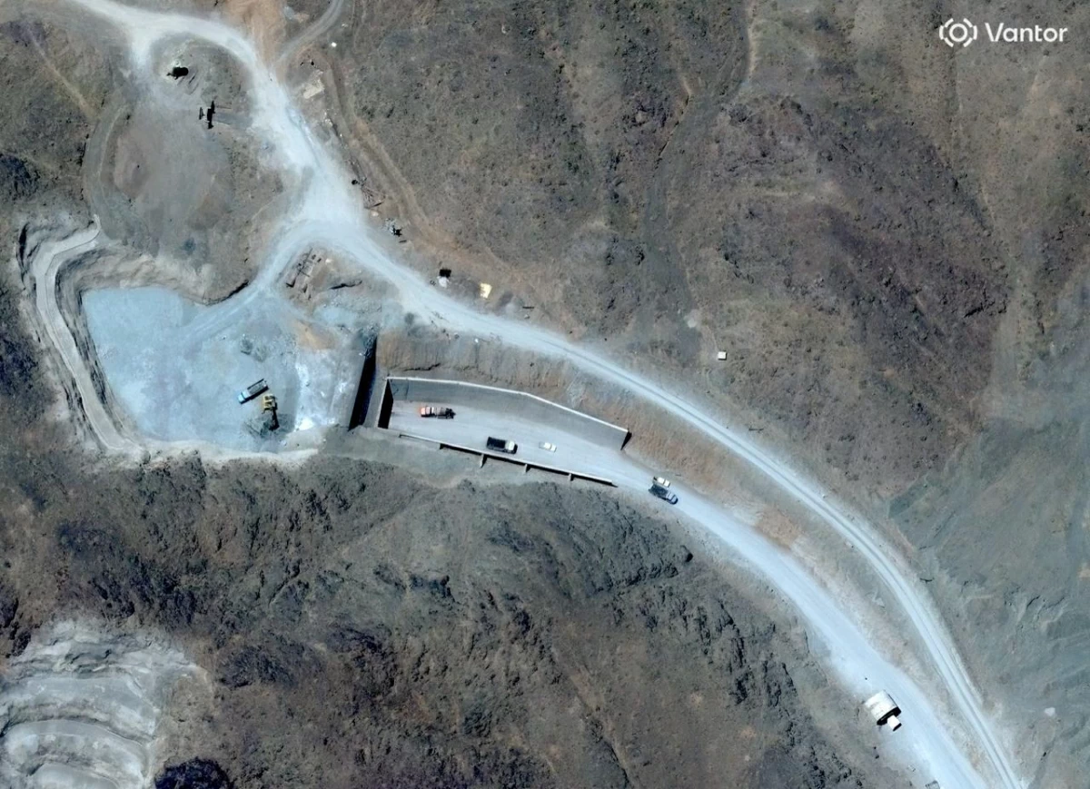 This handout satellite image courtesy of Vantor shows vehicles at the western entrance of the Pickaxe Mountain tunnel complex adjacent to the Natanz Nuclear Facility near Natanz, Isfahan province, central Iran, on June 21, 2026
(AFP photo)