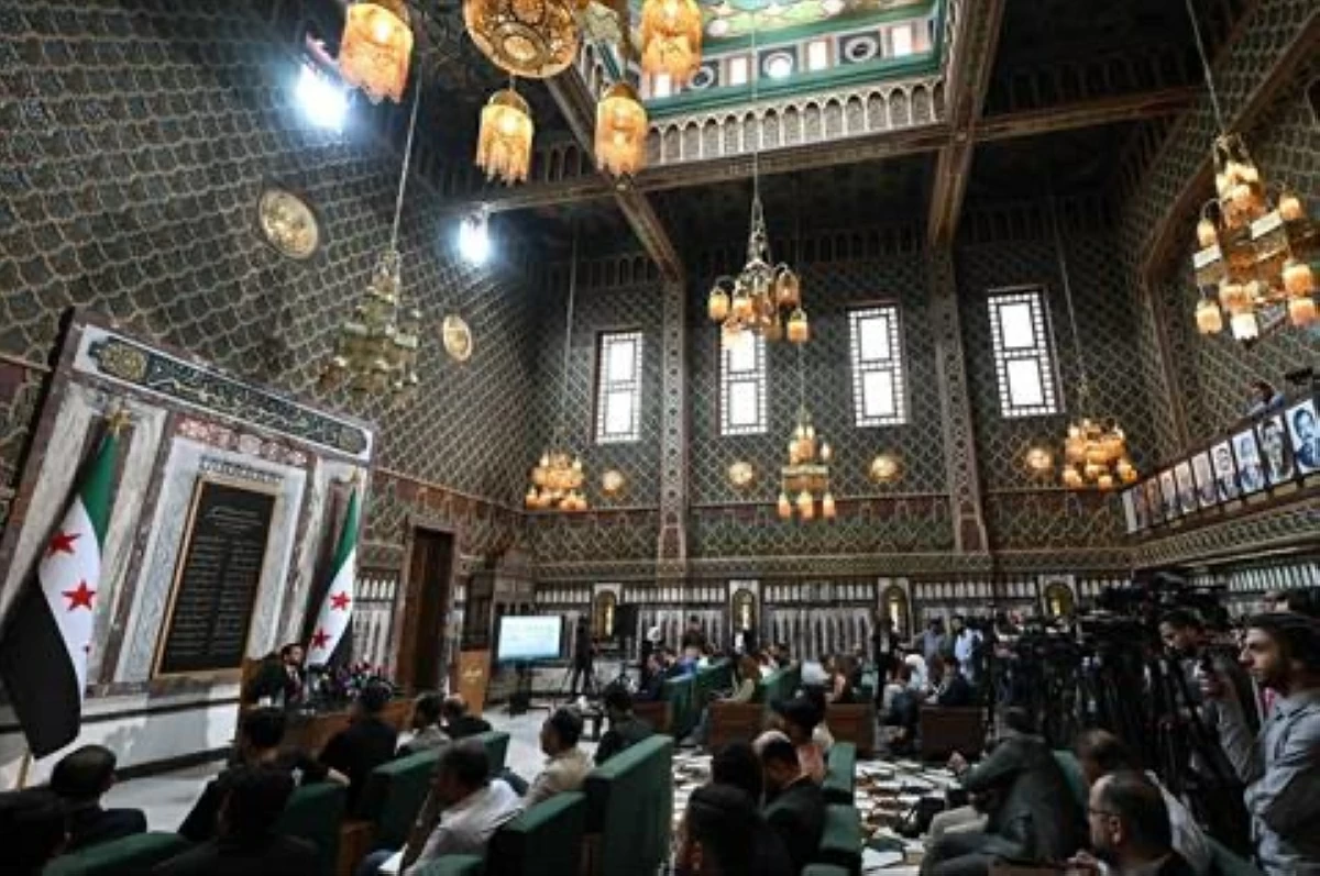 Mohammad Taha al-Ahmad (L), head of the higher electoral committee, speaks during a press conference announcing newly appointed lawmakers at the parliament in Damascus on July 1, 2026 (AFP photo)