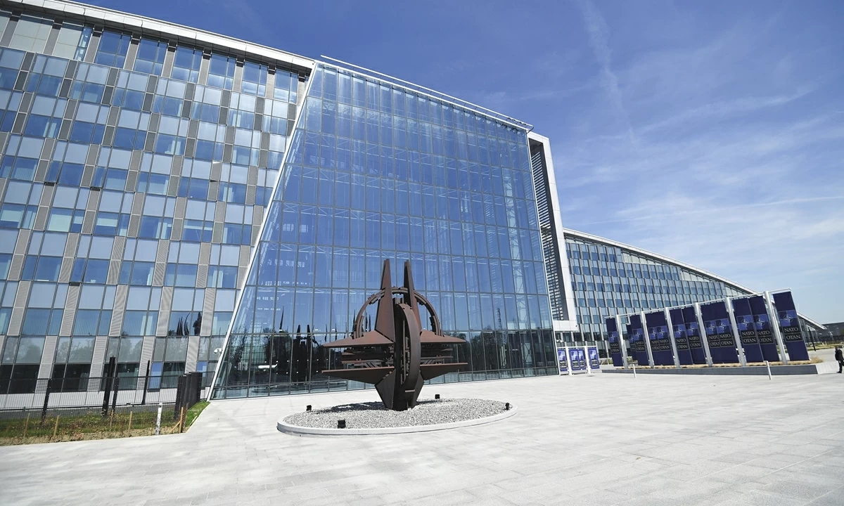  Forecourt sculpture at the NATO headquarters in Brussels, Belgium  (AFP photo)