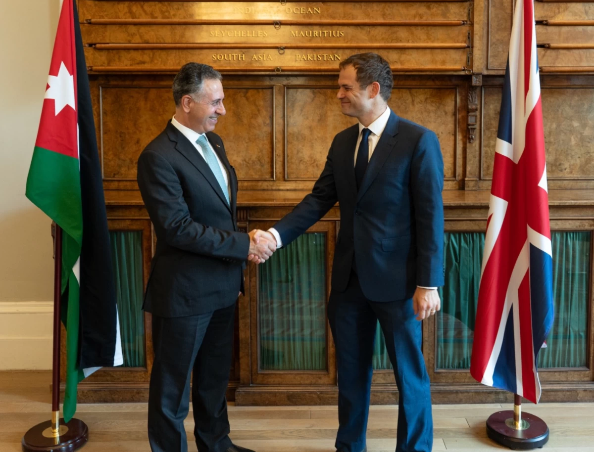 
Minister of Industry, Trade and Supply Yarub Qudah (left) and the UK's Parliamentary Under-Secretary of State for the Middle East, Hamish Falconer (Photo Courtesy of Ministry of Industry, Trade and Supply)