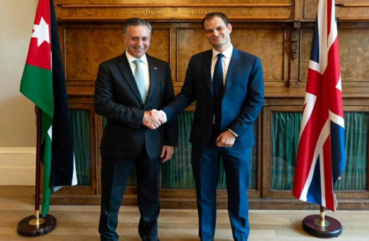 Minister of Industry, Trade and Supply Yarub Qudah (left) and the UK's Parliamentary Under-Secretary of State for the Middle East, Hamish Falconer (Photo Courtesy of Ministry of Industry, Trade and Supply)