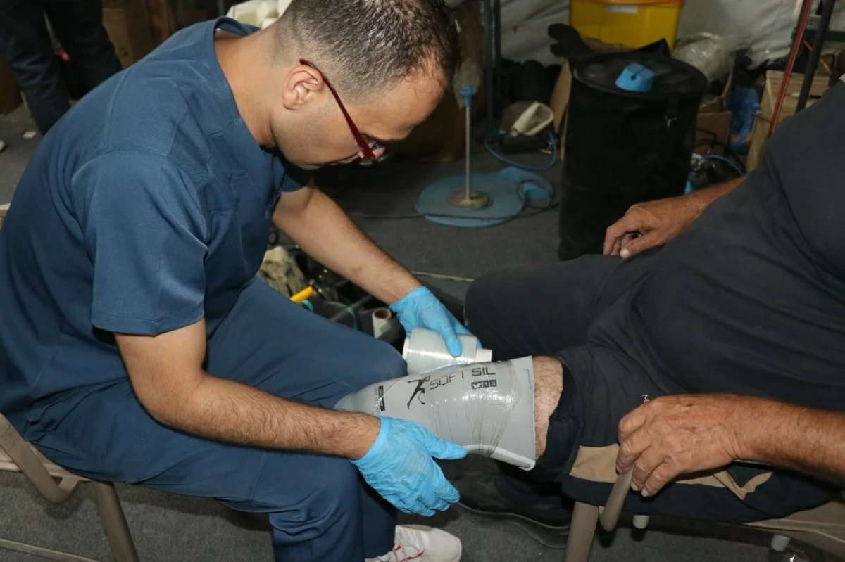 The Jordanian Field Hospital South Gaza says on Wednesday that it continues to provide prosthetic and rehabilitation services to Palestinians through its prosthetics clinic under the Restoring Hope initiative (Petra photo)
 