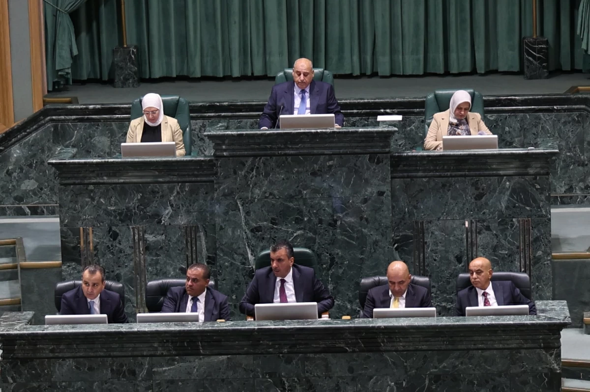 The Lower House on Sunday opens the first sitting of its extraordinary session (Photos by Ahmad Khleifat)