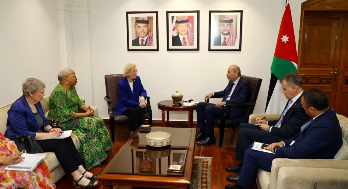 The delegation included former President of Ireland Mary Robinson, former Prime Minister of New Zealand Helen Clark, Deputy Chair of The Elders Graça Machel, and human rights activist Hina Jilani (Photo courtesy of Foreign Ministry)