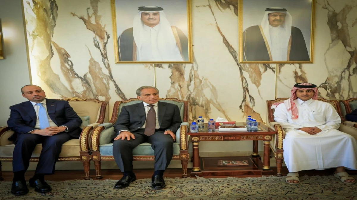 Prime Minister Jafar Hassan visits the Qatari Embassy in Amman, where he conveys condolences over the passing of His Highness Sheikh Hamad bin Khalifa Al Thani  (Prime Ministry photo) 