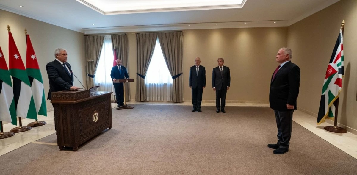 Nidal Katamine is sworn in before His Majesty King Abdullah as Minister of Transport and Minister of Labour. A Royal Decree has been issued approving a reshuffle of Prime Minister Jafar Hassan’s Cabinet. (Photo courtesy of Royal Court)