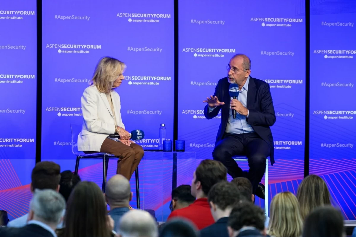 Deputy Prime Minister and Foreign Minister Ayman Safadi speaks during a panel session, moderated by US journalist Andrea Mitchell on the sidelines of the Aspen Security Forum
(Foreign Ministry photo)
