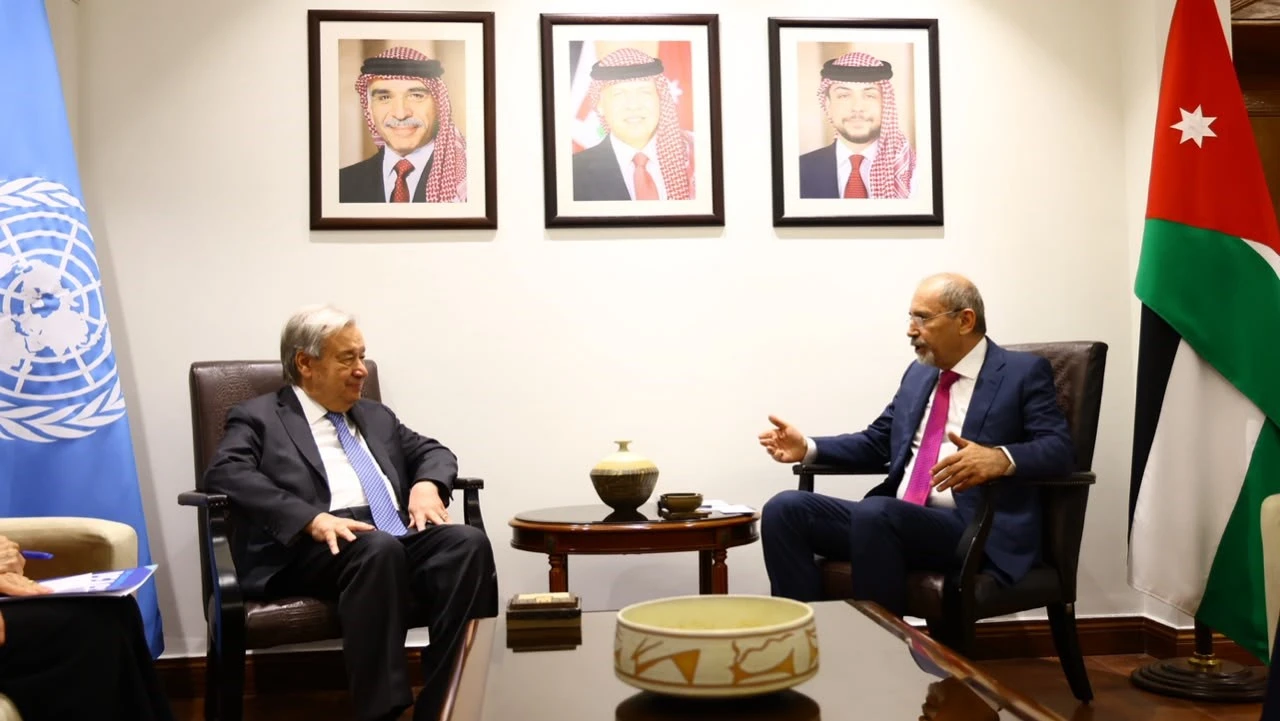 Deputy Prime Minister and Minister of Foreign Affairs Ayman Safadi (right) speaks during a meeting in Amman on Monday with United Nations Secretary-General António Guterres (Foreign Ministry photo)