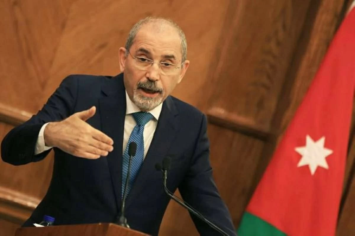 Safadi discusses regional developments, bilateral ties in calls with counterparts