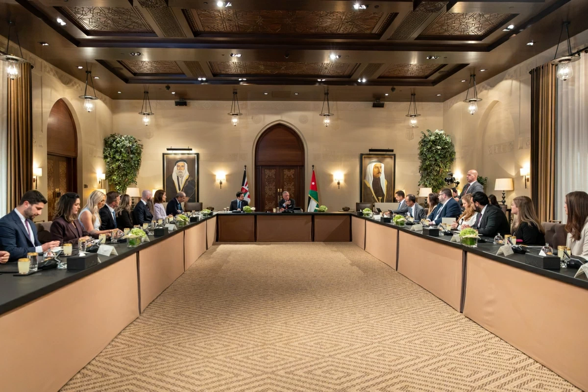 King receives US Congress staffers