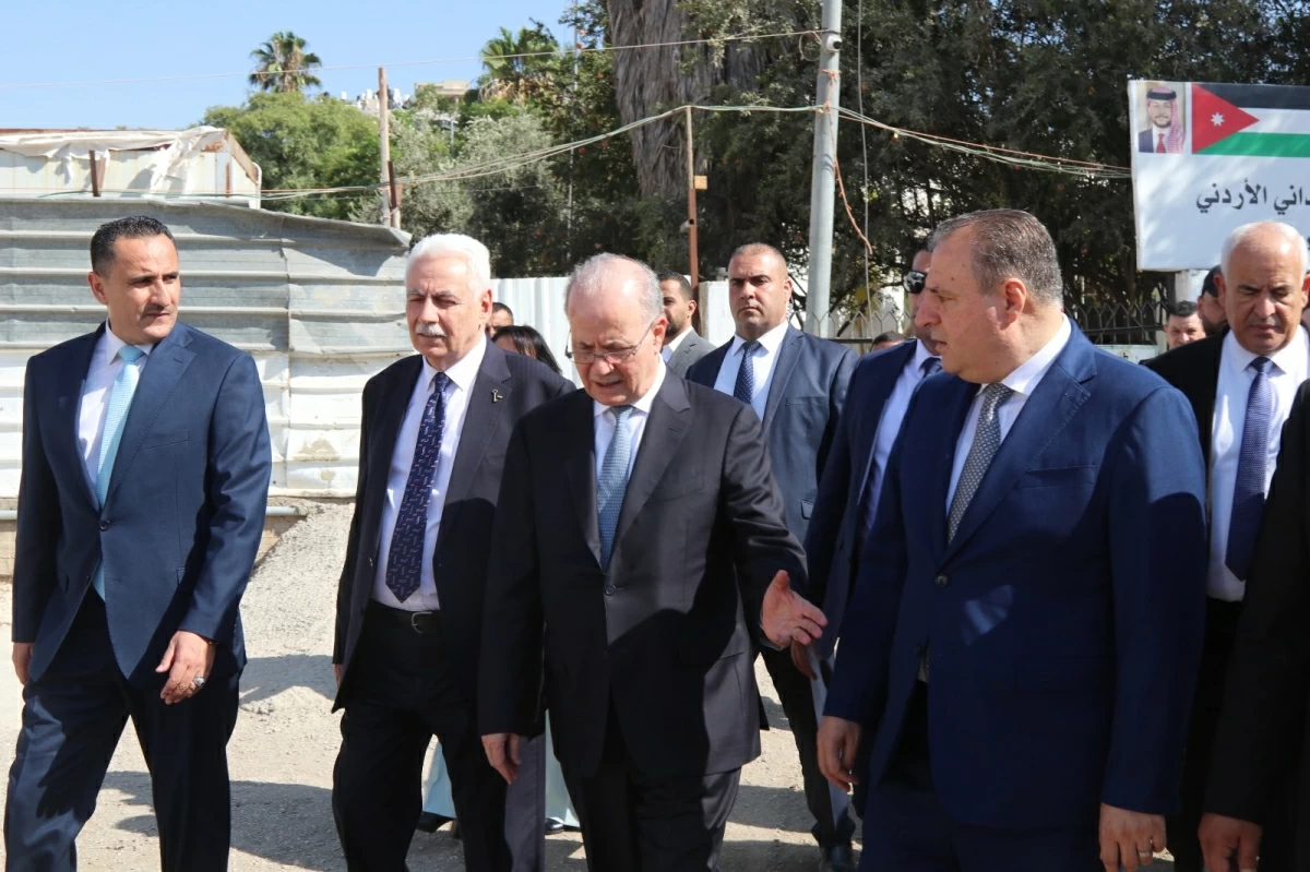 Palestinian prime minister visits Jordan Field Hospital in Nablus