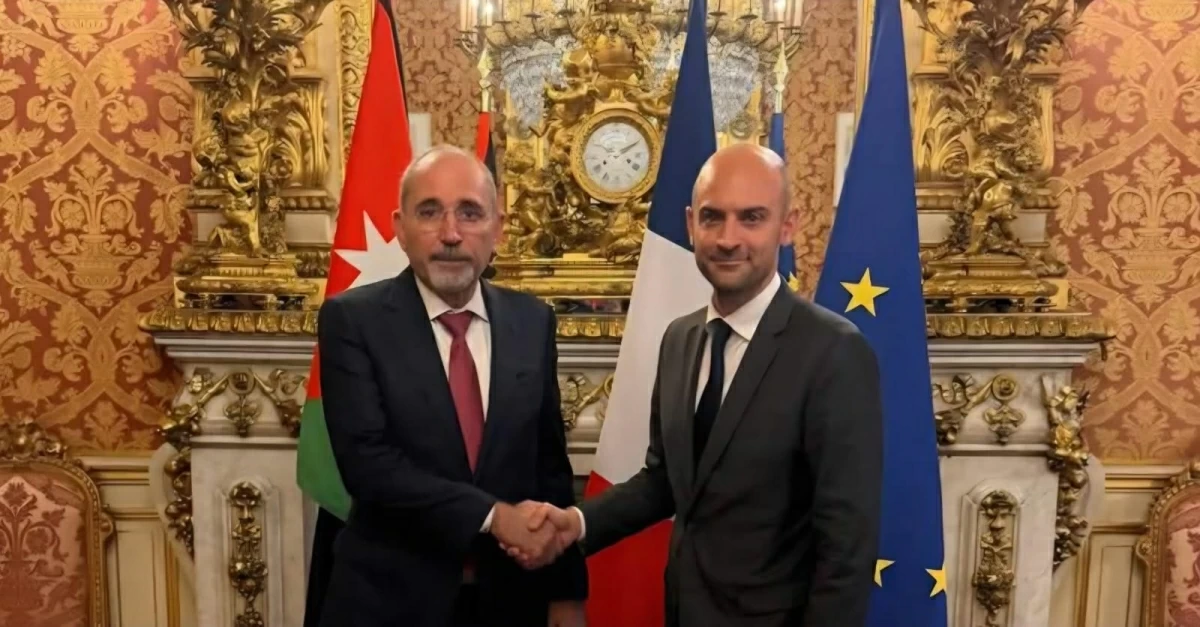 Safadi holds talks in Paris, The Hague on bilateral ties, regional developments