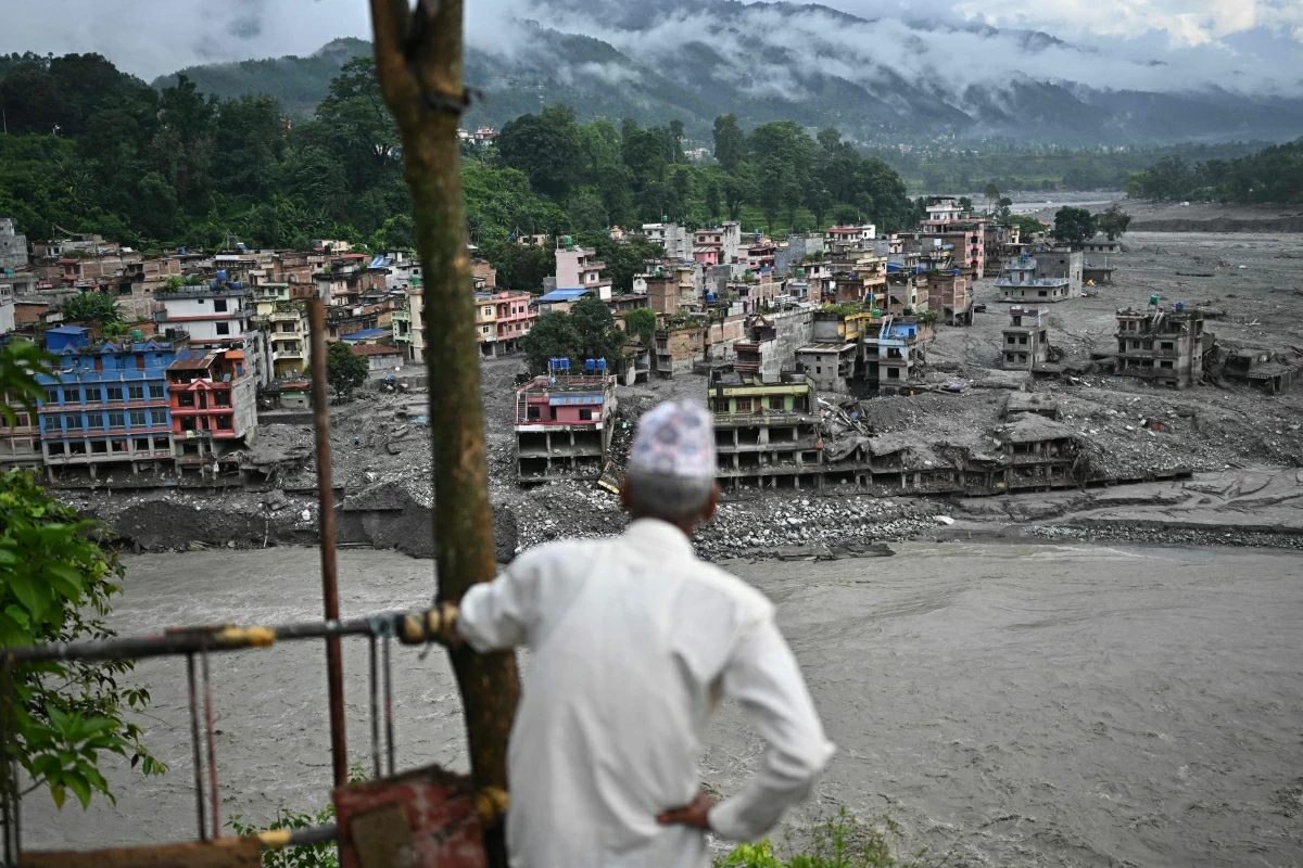 Nepal holds day of mourning as families pray missing still alive