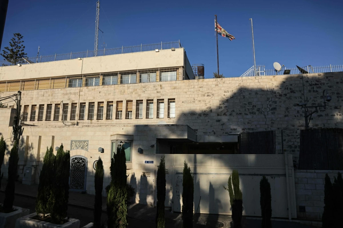 Israel orders closure of UK consulate in Jerusalem over settlement sanctions