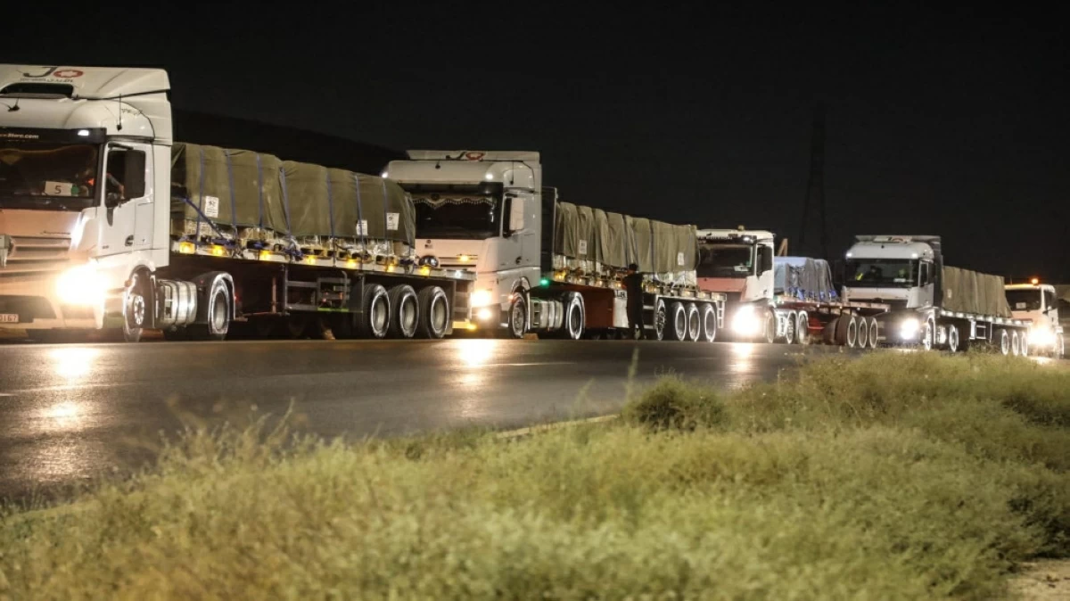 Jordan sends 13th humanitarian aid convoy to Lebanon