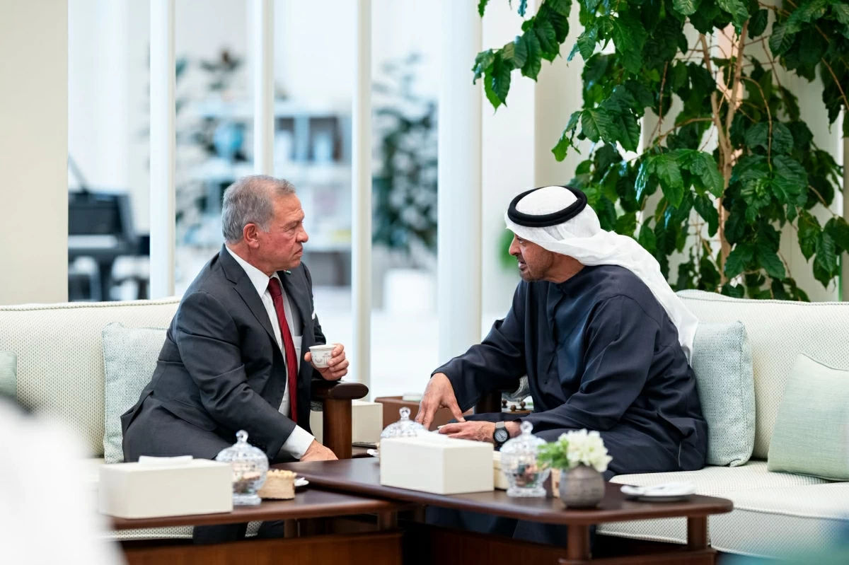 King, UAE president hold talks in Abu Dhabi