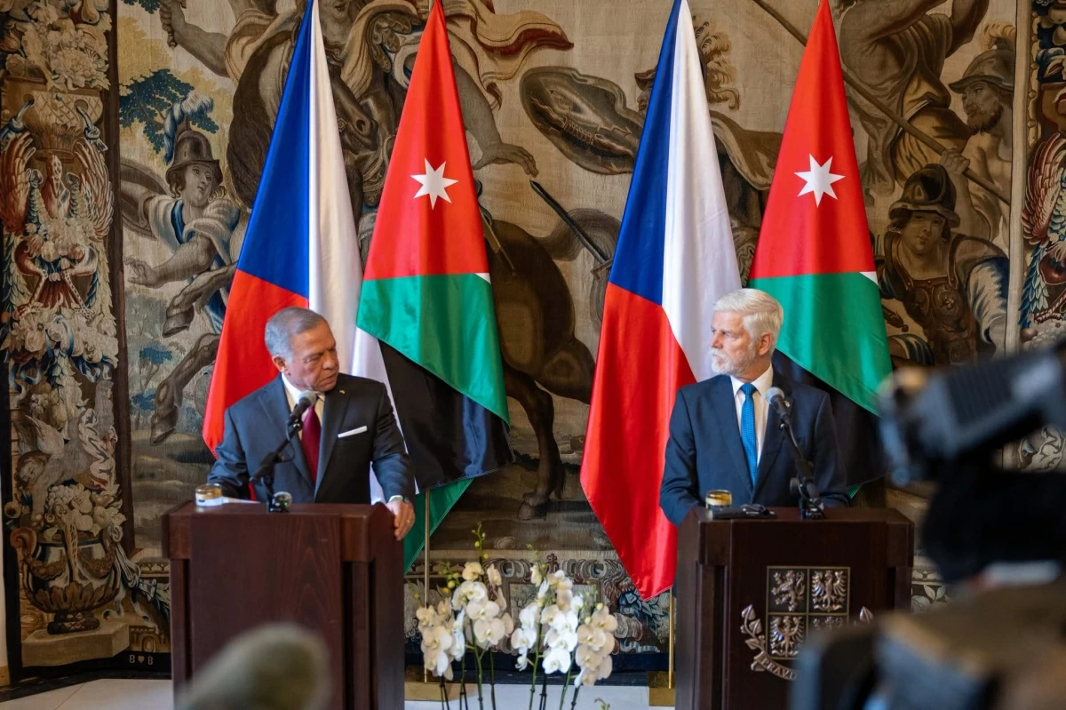 King holds talks with Czech Republic president in Prague