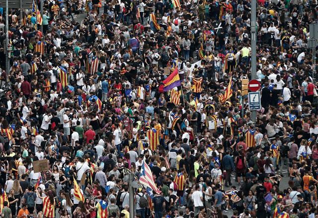 Spain's Catalonia celebrates national day amid negotiations – DW –  09/11/2023