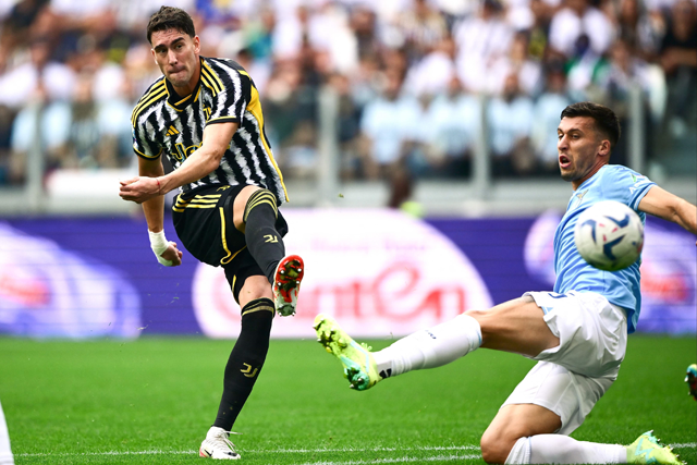 Vlahovic double fires Juve top ahead of Milan derby