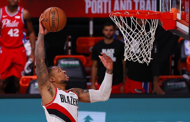 Damian Lillard goes off with 51 points to lead Blazers past Sixers