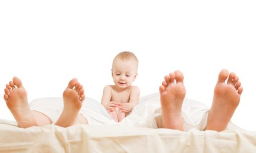 Should baby 2024 sleep with parents