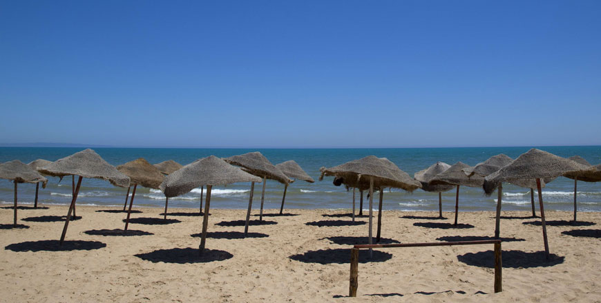 A picture taken on Wednesday shows an empty beach in the resort of Gammarth, northeast of Tunisia, a few days after a deadly attack on tourists in Port El Kantaoui by a jihadist gunman (AFP photo)