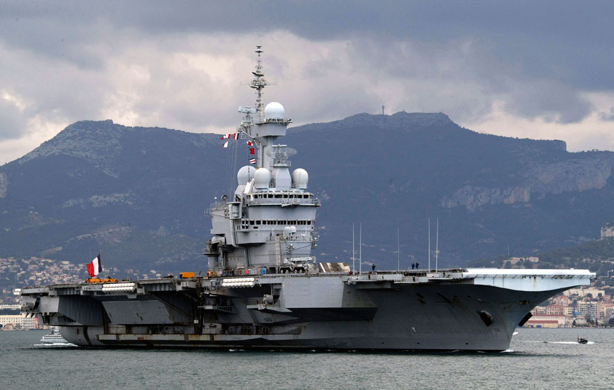 In this March 20, 2011 file photo, France’s nuclear-powered aircraft carrier Charles de Gaulle leaves its home port of Toulon, southern France. France has decided to deploy an aircraft carrier in the Arabian Gulf to help fighting the Daesh terror group in Iraq and Syria (AP photo)