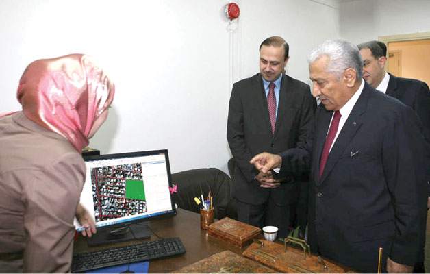 Prime Minister Abdullah Ensour visits the Department of Statistics on Saturday  (Petra photo)