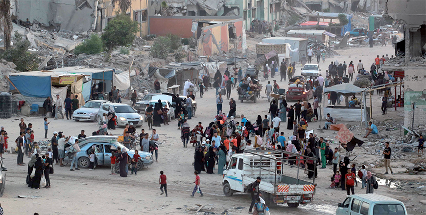 Displaced Palestinians leave an area in east Khan Yunis after the Israeli army issued a new evacuation order for parts of the city and Rafah, in the southern Gaza Strip on Monday (AFP photo)