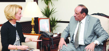 Interior Minister Salameh Hammad on Thursday receives US Ambassador to Jordan Alice G. Wells (Petra photo)