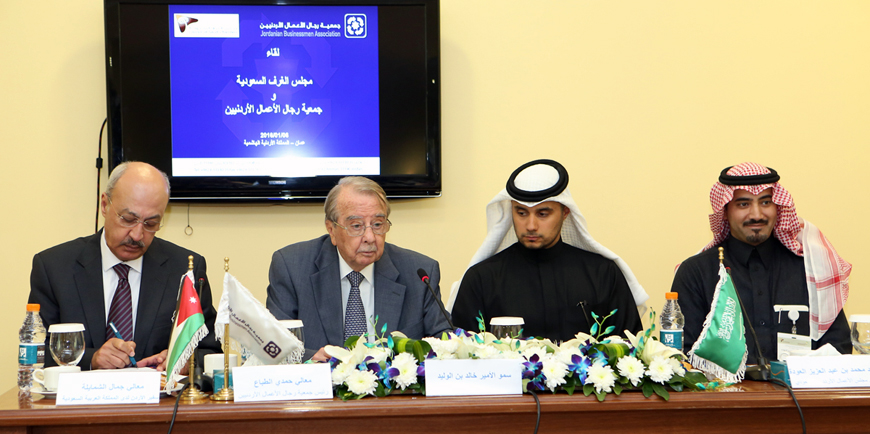Jordanian and Saudi businessmen discussing joint economic cooperation at the Jordanian Businessmen Association in Amman on Wednesday (Petra photo)