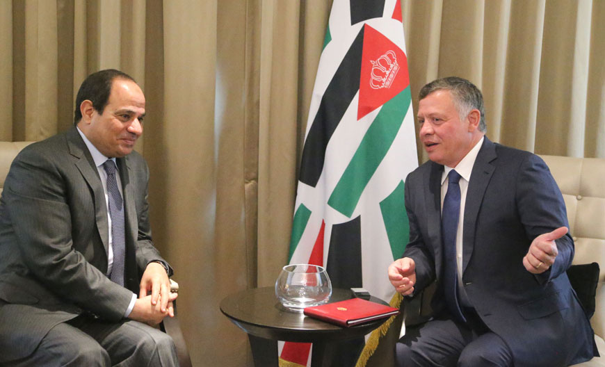 His Majesty King Abdullah holds talks with Egyptian President Abdel Fattah Al Sisi in Moscow on Wednesday (Photo courtesy of Royal Court)