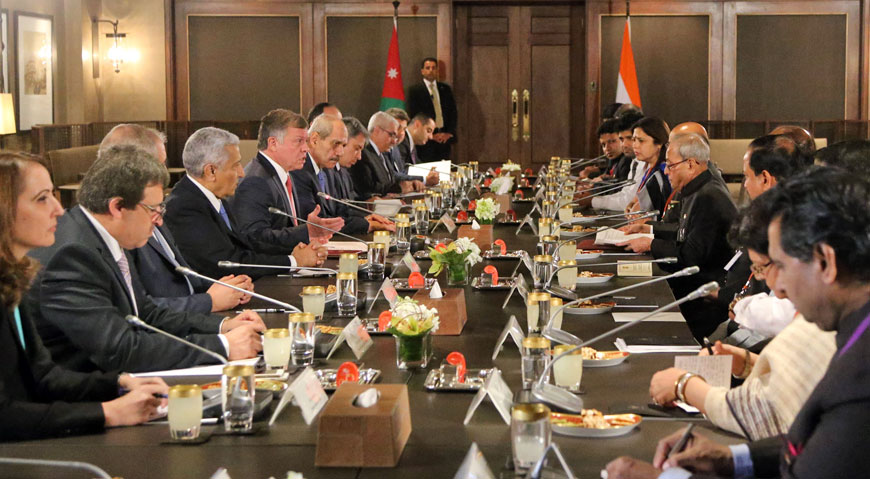 His Majesty King Abdullah heads the Jordanian side in official talks with the Indian delegation headed by President Pranab Mukherjee in Amman on Saturday (Photo courtesy of Royal Court)