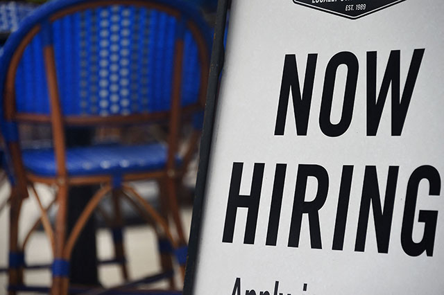 New applications for US unemployment benefits fell sharply last week, the government said on Thursday, reaching their lowest level since the Covid-19 pandemic caused mass unemployment. (AFP photo)