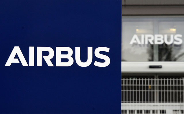 This photo taken on March 7, 2018 shows the logo of European aircraft manufacturer Airbus outside the entrance of the site of Airbus' Wings Campus in Blagnac following a European company council. (AFP photo)