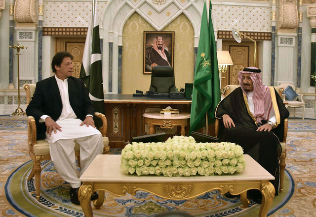 Saudi King Salman Bin Abdulaziz (right) meets with Pakistan's Prime Minister Imran Khan during a meeting in Riyadh, on Tuesday (AFP photo)