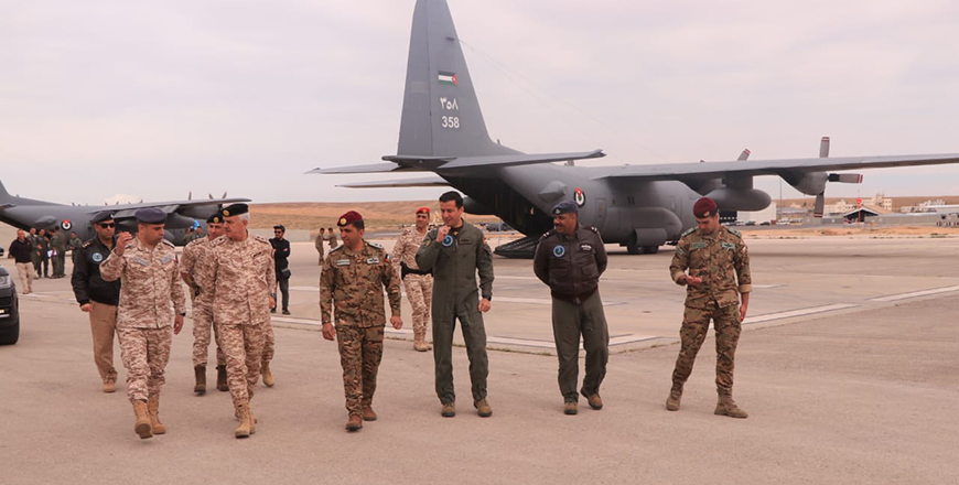Chairman of the Joint Chiefs of Staff Maj. Gen. Yousef Huneiti on Saturday oversees the preparation of the Jordanian aid planes bound for the war-torn Gaza Strip (Petra photo)