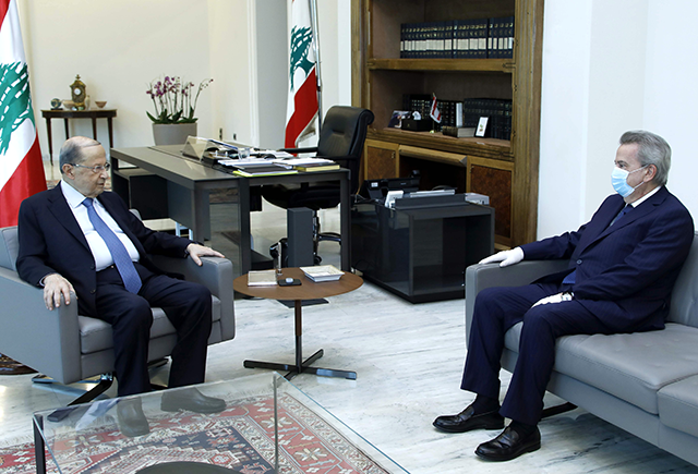 President Michel Aoun (left) during a meeting with Central Bank chief Riad Salameh at the presidential palace in Baabda, east of the capital Beirut, on April 23 (AFP photo)