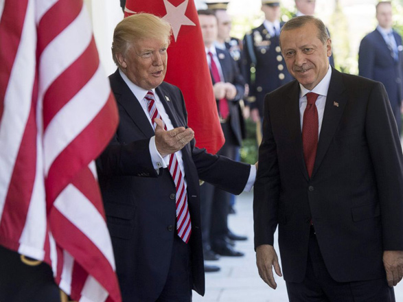 President Donald Trump welcomes Turkish President Recep Tayyip Erdogan at the White House in Washington, DC, May 16, 2017 (File photo)