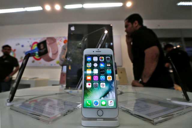 An iPhone is seen on display at a kiosk at an Apple reseller store in Mumbai, India, January 12 (Reuters photo)
